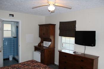 Brown's Motel 2*